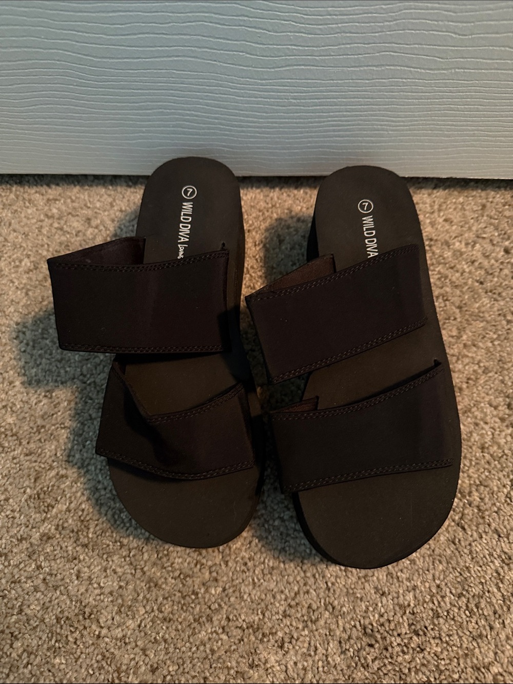 Wild Diva Black Elevated Platform Slide Sandals - Picture 2 of 3